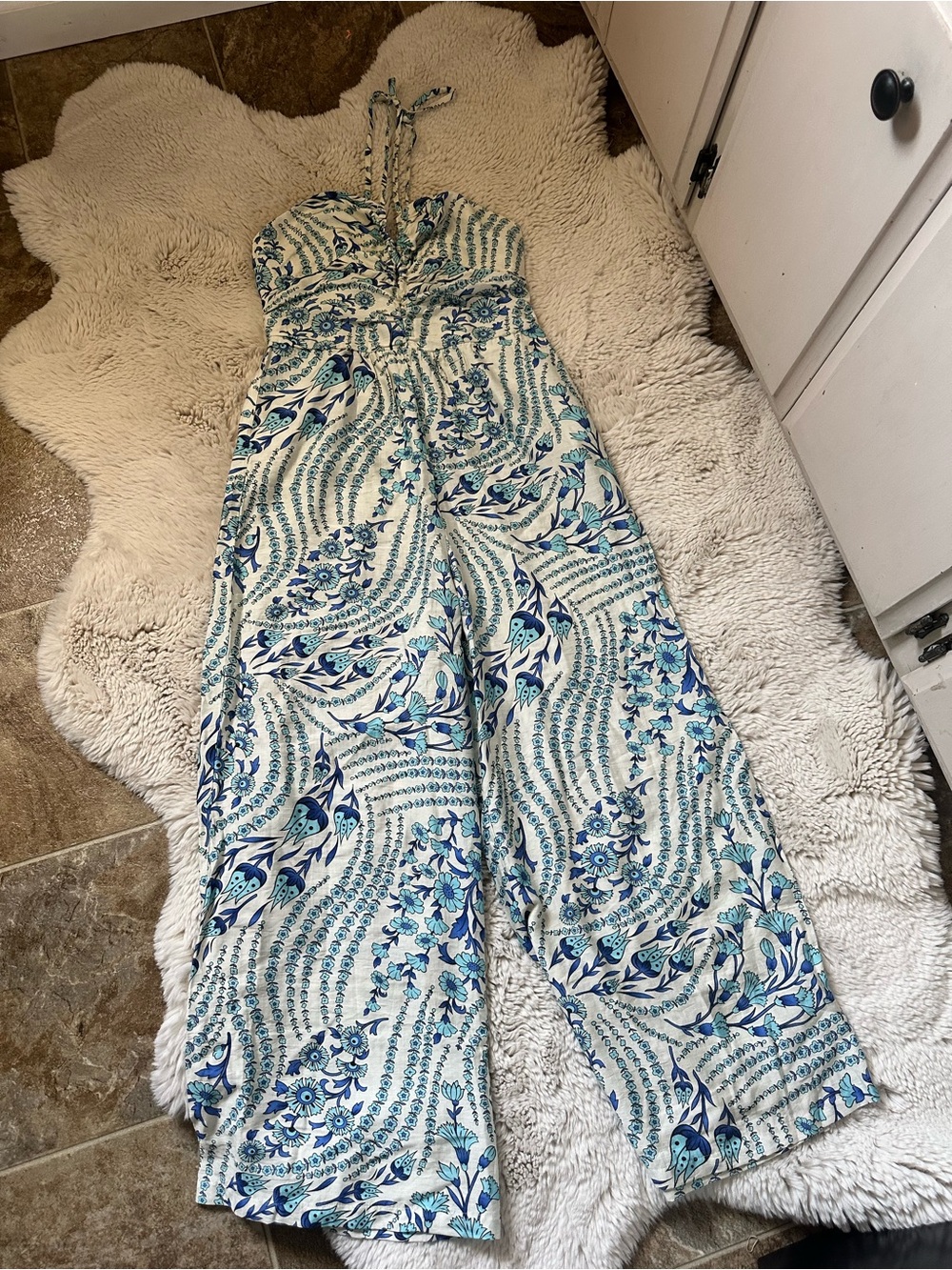 Cupshe White and Blue Floral Strapless Jumpsuit - Picture 4 of 12